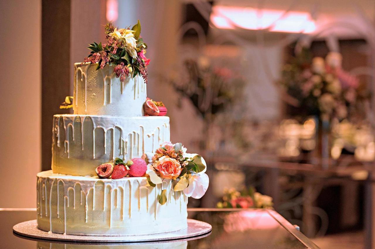 Sheraton Melbourne Hotel Экстерьер фото A wedding cake