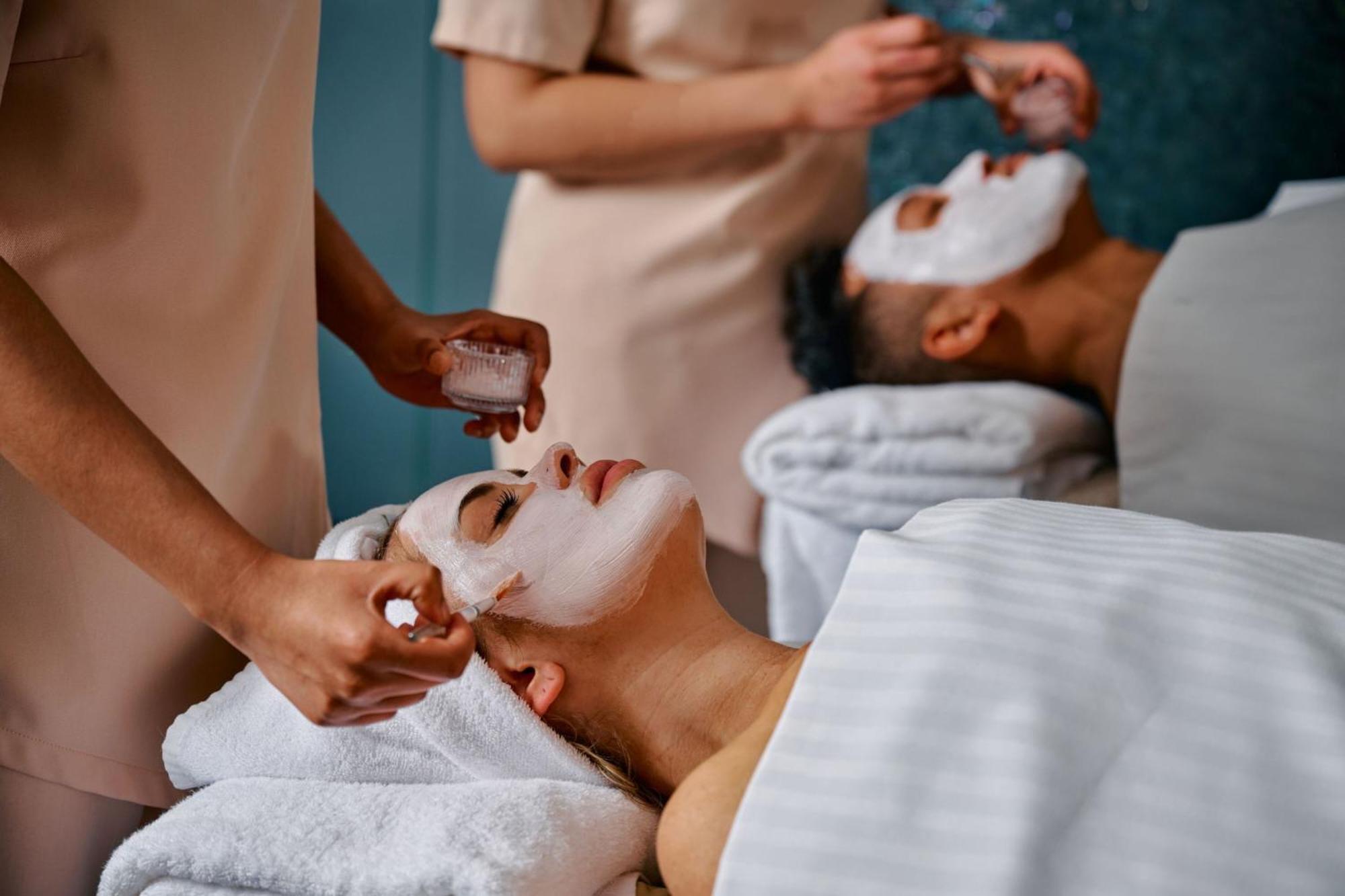 Sheraton Melbourne Hotel Экстерьер фото A facial treatment