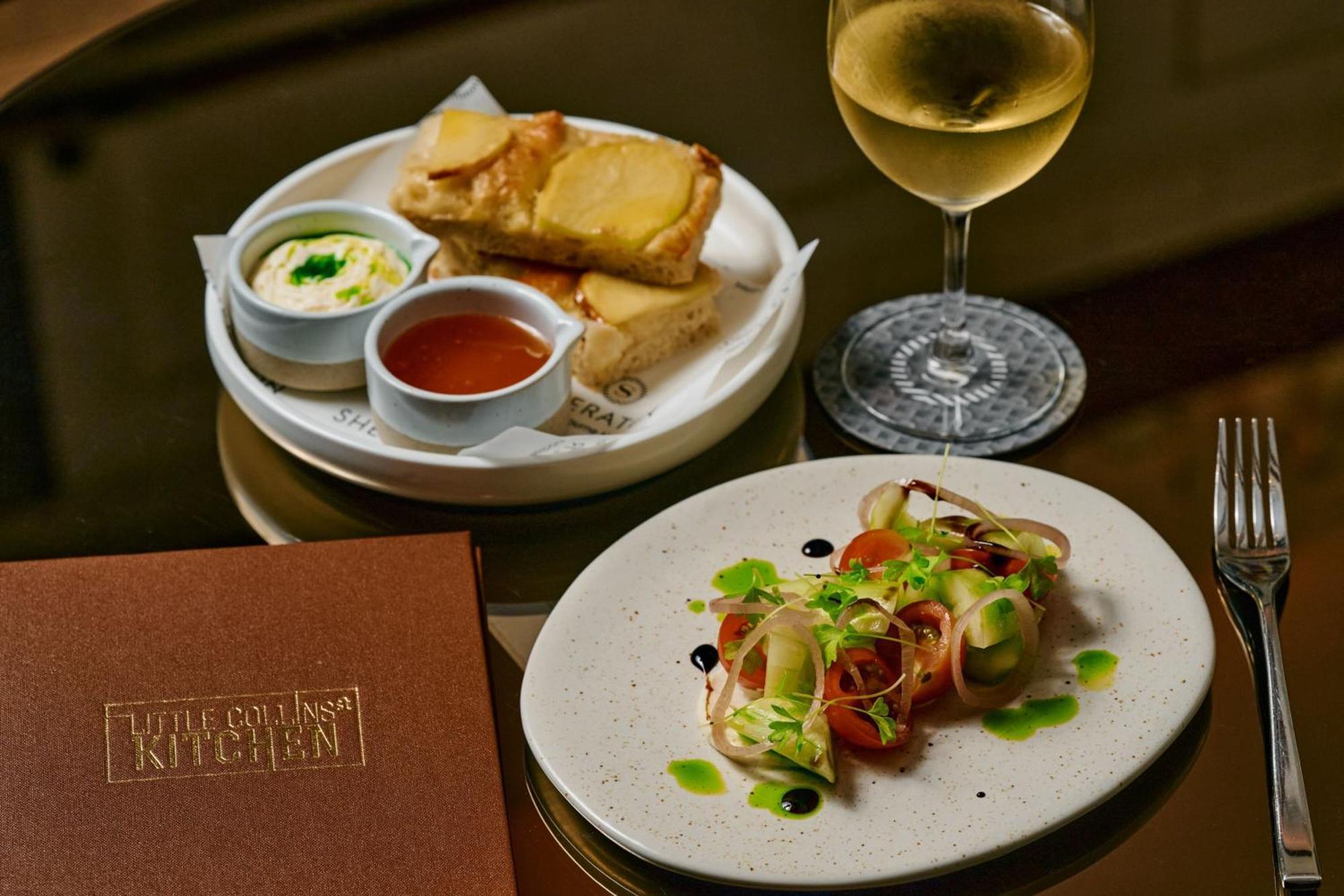 Sheraton Melbourne Hotel Экстерьер фото A meal at Elements