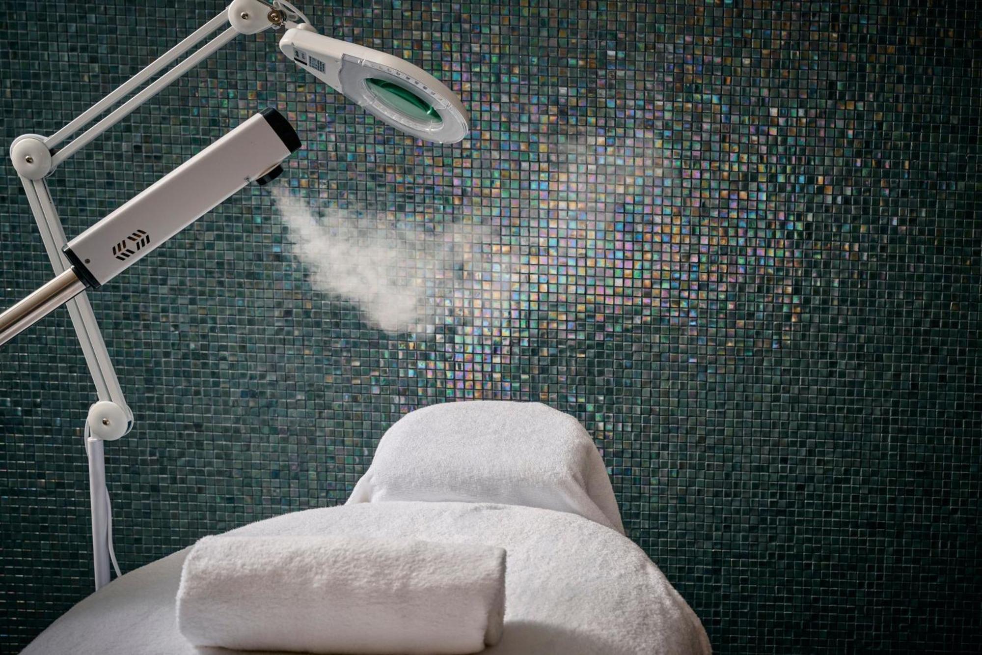Sheraton Melbourne Hotel Экстерьер фото A steam room