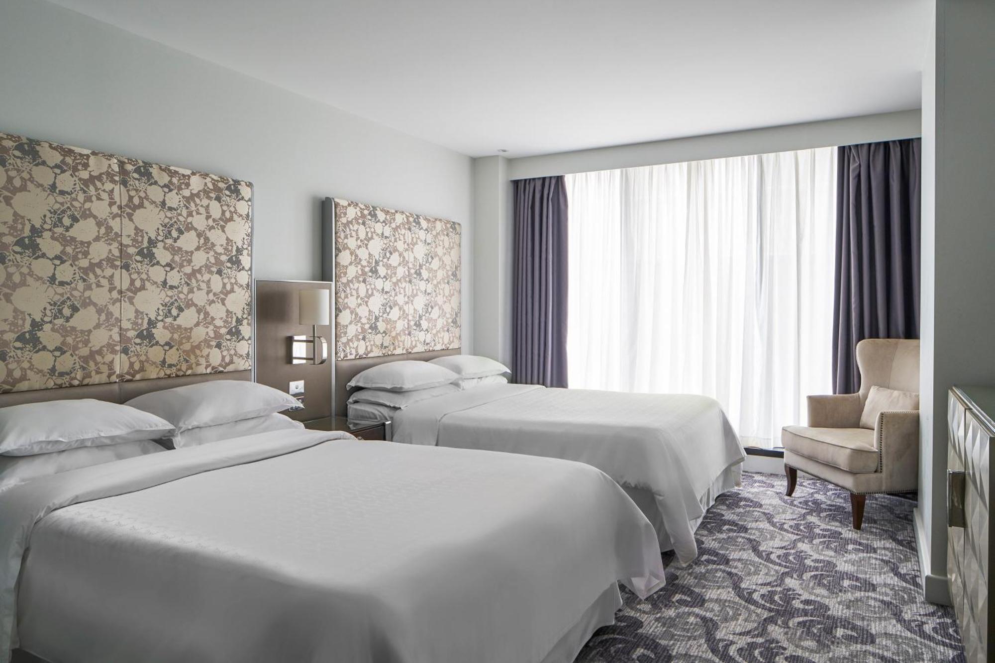 Sheraton Melbourne Hotel Экстерьер фото A guest room at the hotel