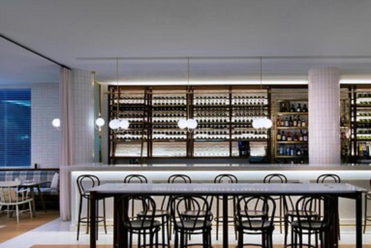 Sheraton Melbourne Hotel Экстерьер фото The bar at the restaurant